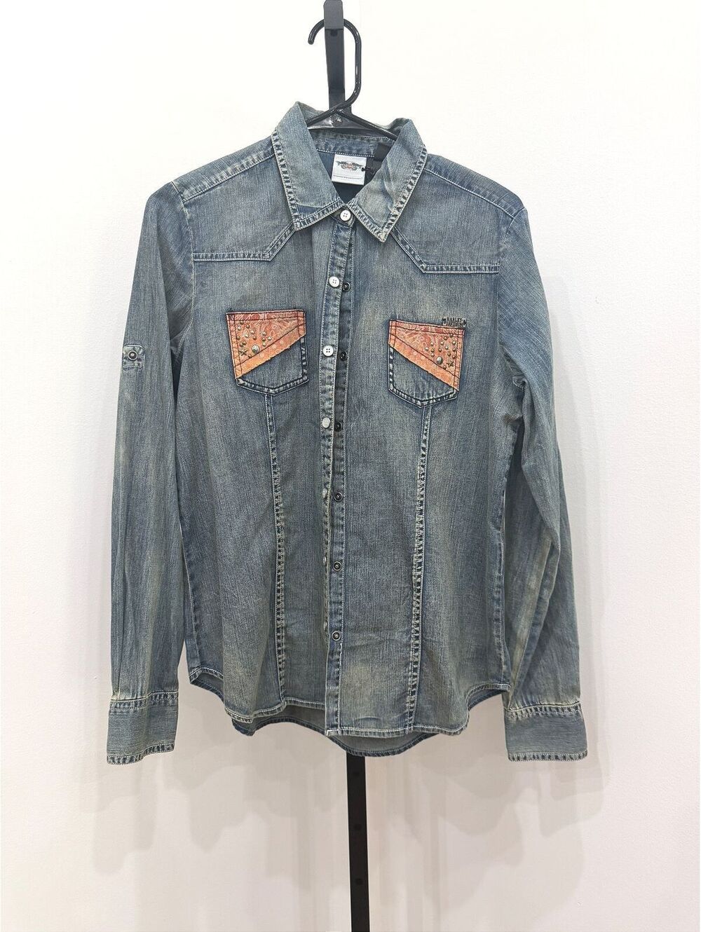 NWT Harley-Davidson Women's Denim Shirt with Roll-Tab Sleeves, Medium - Picture 1 of 6